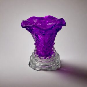 alt="Prestige Scents dimmable glass aroma lamp for fragrance oils – plug-in electric oil burner with adjustable light and elegant hand-blown glass design"