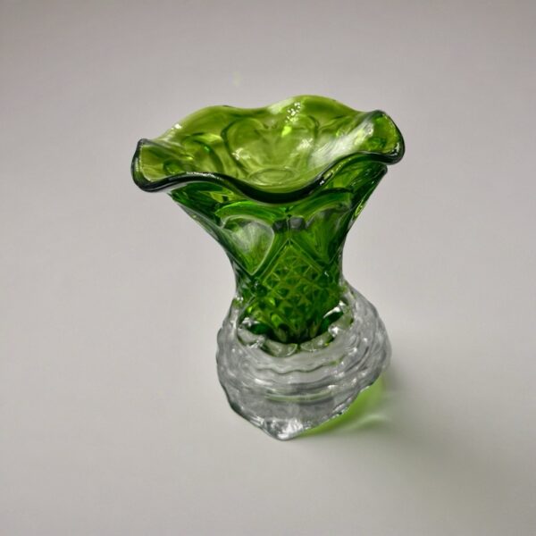 Prestige Scents Green Emerald Aroma Lamp alt="Green Emerald dimmable glass aroma lamp for fragrance oils – lush green electric fragrance lamp with dimmable lighting by Prestige Scents"